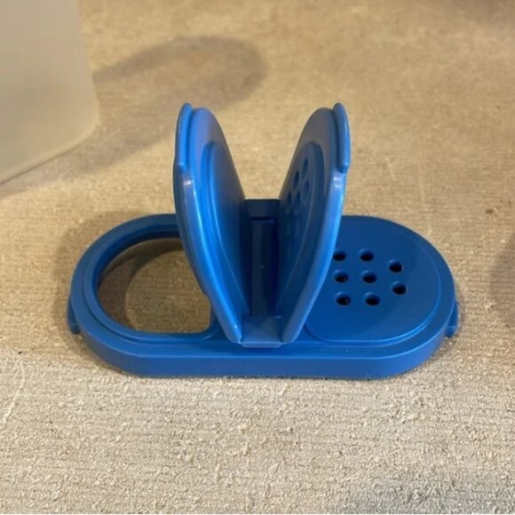 Set of 2 Tupperware 1846 Modular Mates Spice Blue Shakers with Lids Seals - Picture 7 of 15